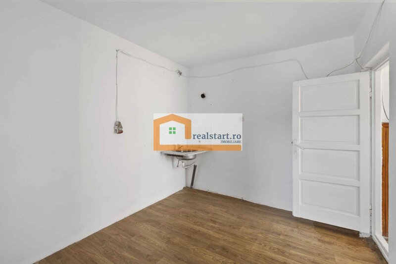 Codlea, depozite si teren 1,7ha, 5.600 mp cladiri, D 155ml la DJ112A, acces E60